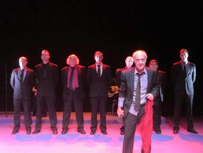 UN MOMENTO DEL ESPECTÁCULO '8 REINAS'