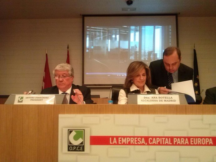 Botella y el presidente de la Ceim