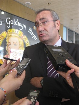 El Presidente De Puertos Del Estado, José Llorca, Atiende A Los Periodistas.