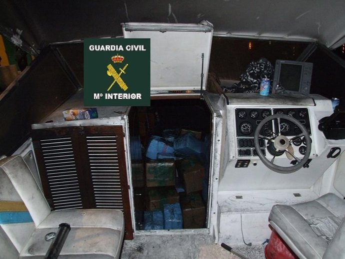 Droga intervenida por la Guardia Civil en una embarcación