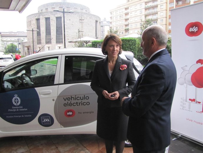 Fernández y Sanjurjo, en el acto de sesión.