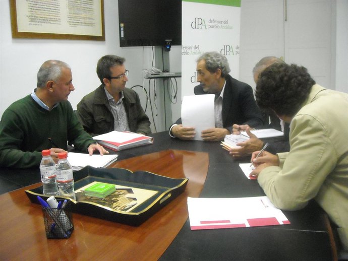 Chamizo con los trabajadores de 'Sevilla global'.