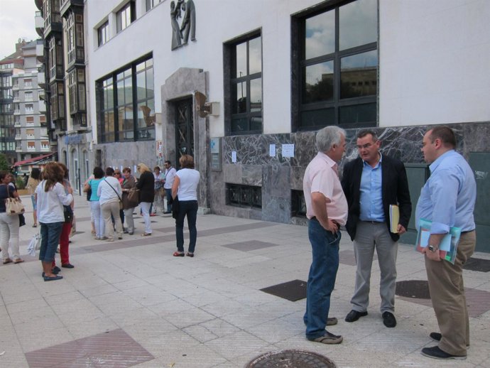 Protesta de profesionales de Sanidad ante el Sespa.