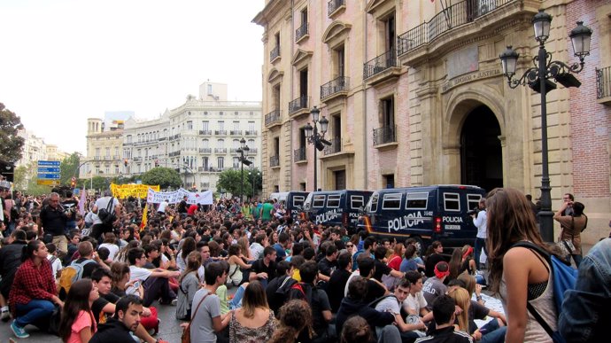 Manifestación De Estudiantes En Valencia Ante El TSJCV  