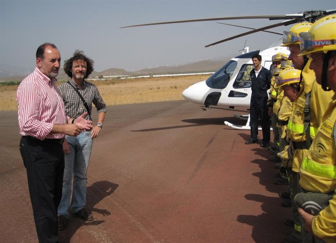 Ortiz Bono Dialoga Con Efectivos Del Infoca