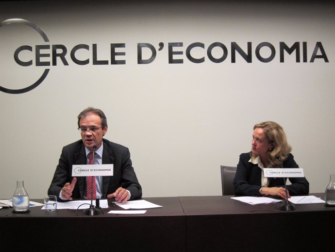 Jordi Gual (Círculo de Economía y La Caixa) y Nadia Calviño (CE)