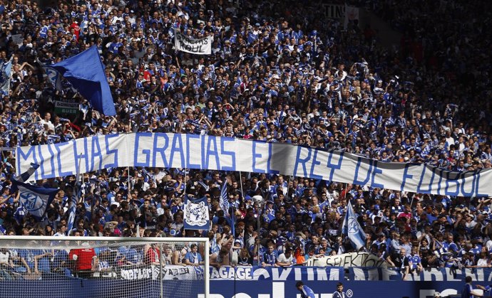 La Afición Del Schalke Despide A Raúl