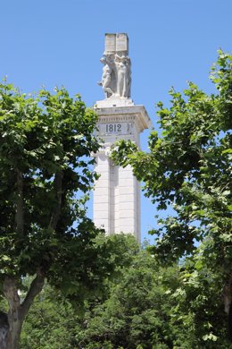 Detalle del monumento a la Constitución en la Plaza de España