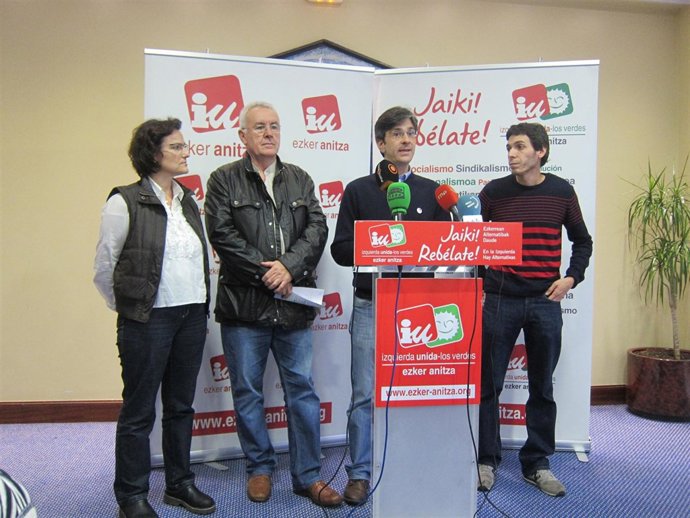 Mikel Arana con Cayo Lara, en Bilbao