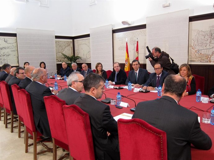 Herrera se reúne con los participantes en el Plan de Apoyo