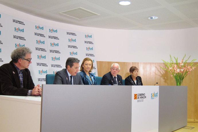 Luisa Fernanda Rudi clausura la jornada del Día Contra el Cáncer de Mama