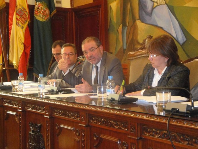 P.Perdices, M.Padilla, J.Reñé y R.Perelló, en pleno de la Diputación de Lleida