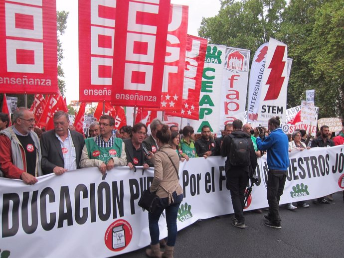 Manifestación en Madrid de CEAPA y Sindicato de Estudiantes