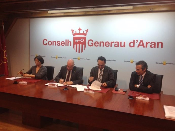 Firma del convenio de colaboración entre Barcelona y el Aran
