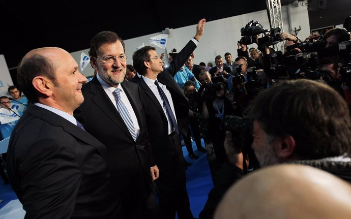 Rajoy con Feijóo en el cierre de campaña en Vigo