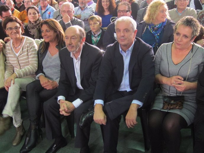 Rubalcaba y Pachi Vázquez en el cierre de campaña en Santiago