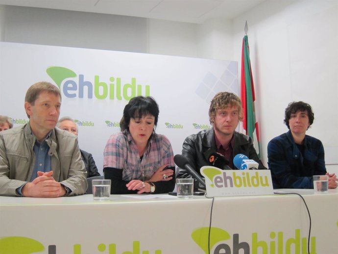 Representantes de EHBildu en rueda de prensa.