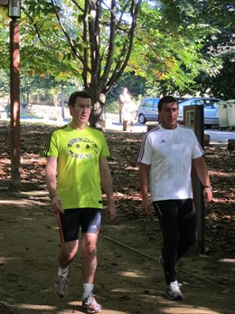 Alberto Núñez Feijóo practica 'footing' en la jornada de reflexión