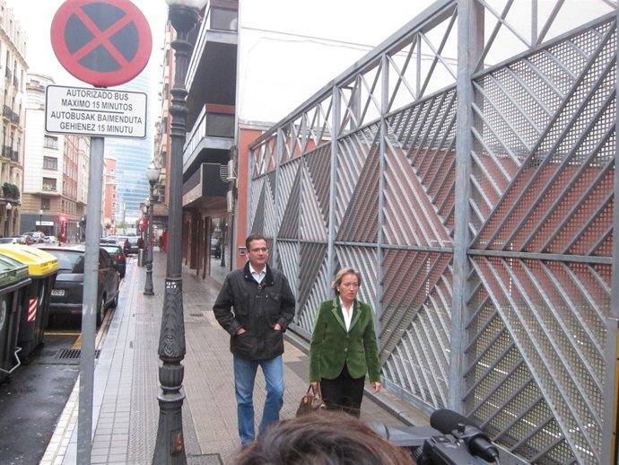Basagoiti llegando a votar