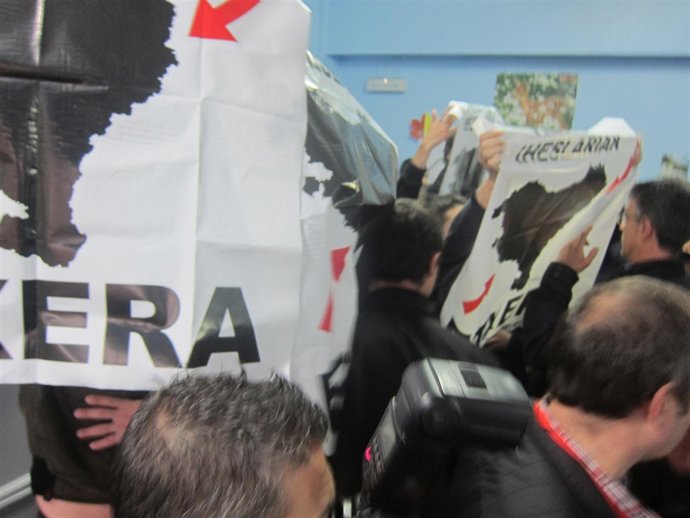 Intentar impedir votar a López