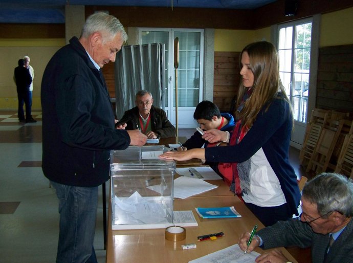 Guillerme Vázquez (BNG) acude a votar
