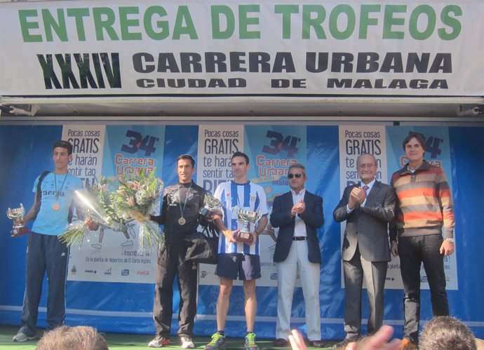 De la Torre y Caneda, en la entrega de trofeos de la carrera 'Ciudad de Málaga'