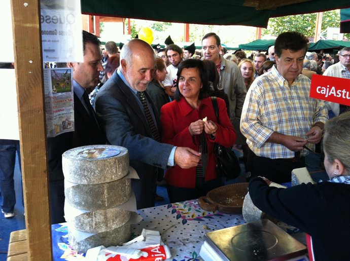 María Jesús Álvarez, en el centro