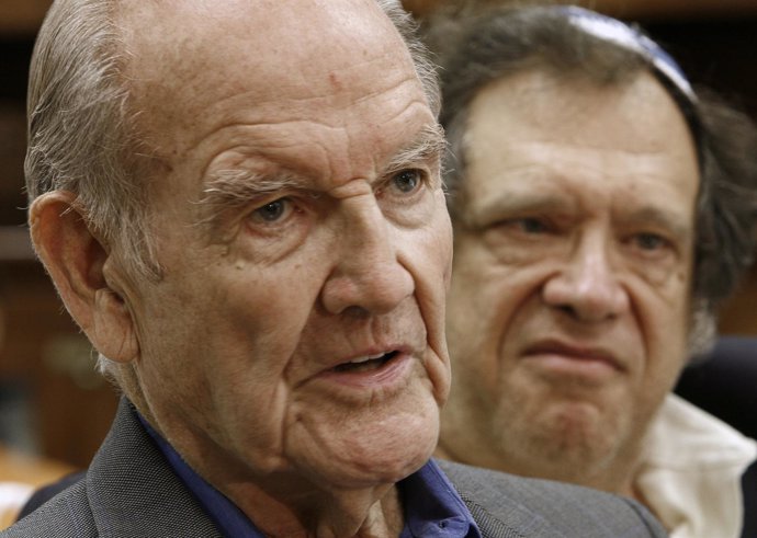 Fallece a los 90 años el exsenador George McGovern, rival de Nixon 