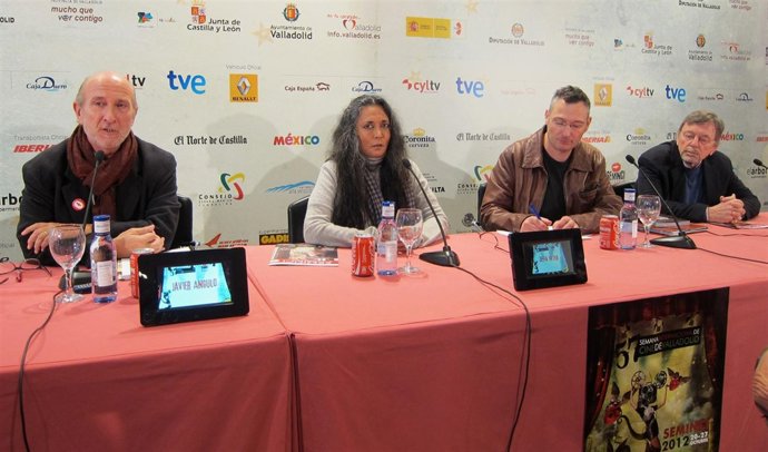 Deepa Mehta (segunda izq.) y DavidHamilton (drcha) en la Seminci