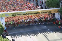 Atletismo.- El keniata Joel Kimurer gana el Medio Maratón de Valencia más rápido