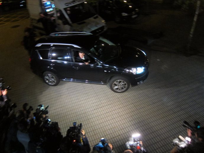 Llegada del presidente del PPdeG a la sede del partido en la noche electoral