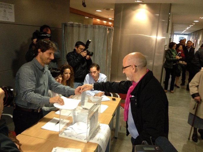 José Canedo vota en Santiago