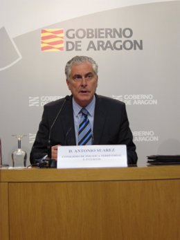 El consejero aragonés de Política Territorial e Interior, Antonio Suárez. 