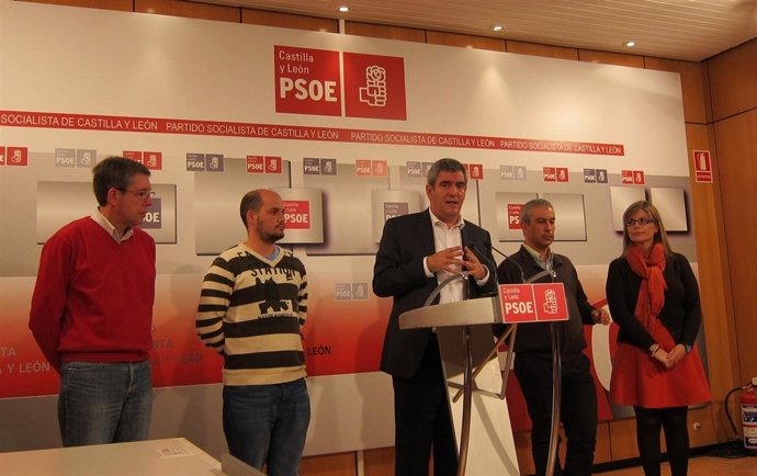 Rueda de prensa tras la reunión entre intregrantes del PSCL y Cavecal