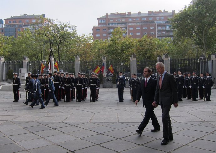 El ministro de Defensa con su homólogo chileno, Andrés Allamand