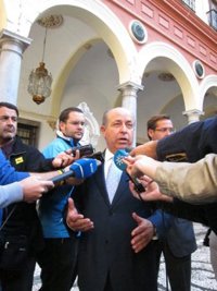 El alcalde defiende que se pida un "esfuerzo" al Granada CF a tenor de la situación económica