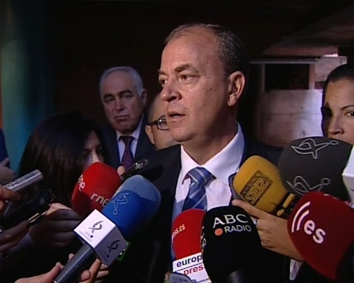 Monago: "La gente entiende los ajustes"
