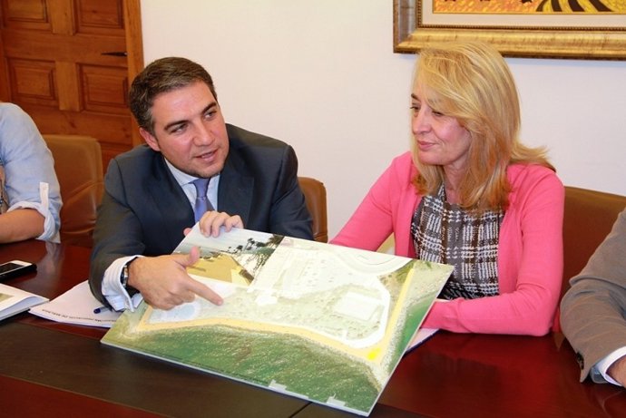 Elías Bendodo y Paloma García Gálvez en Benalmádena