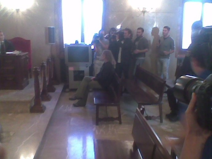 La presunta parricida de Menorca, en el banquillo