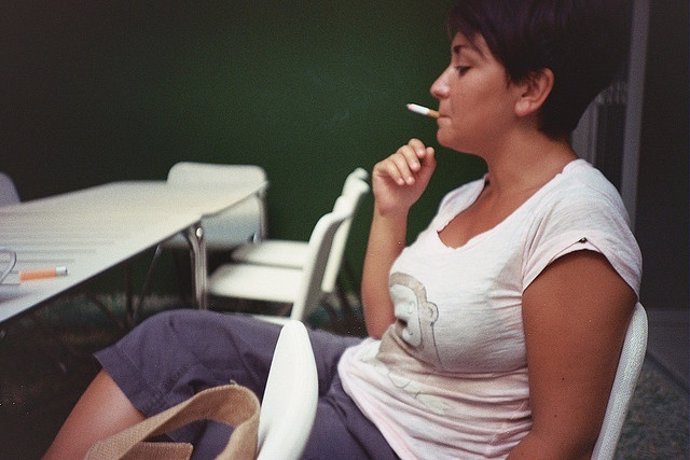Mujer Fumando