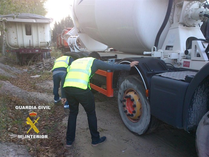 Vehículos recuperados en una operación de la Guardia Civil