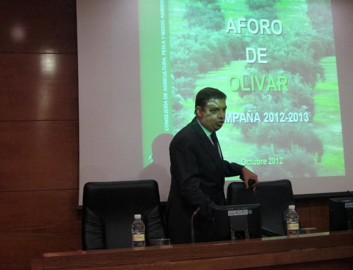 El consejero de Agricultura, Pesca y Medio Ambiente de Andalucía, Luis Planas.