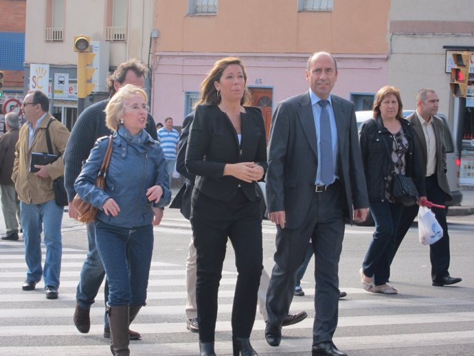 Alicia Sánchez Camacho junto a los concejales del PP en Santa Coloma de Gramenet