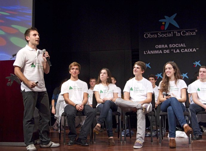 Jóvenes del programa Miniempresa de la fundación Junior Acievement