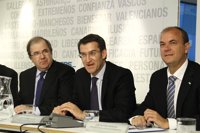 Feijóo, preguntado por si se ve como sucesor de Rajoy: "Eso es un disparate, supongo"