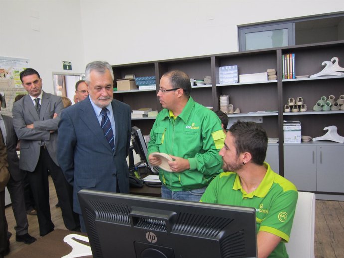 El presidente de la Junta, José Antonio Griñán, visita Ecopapel