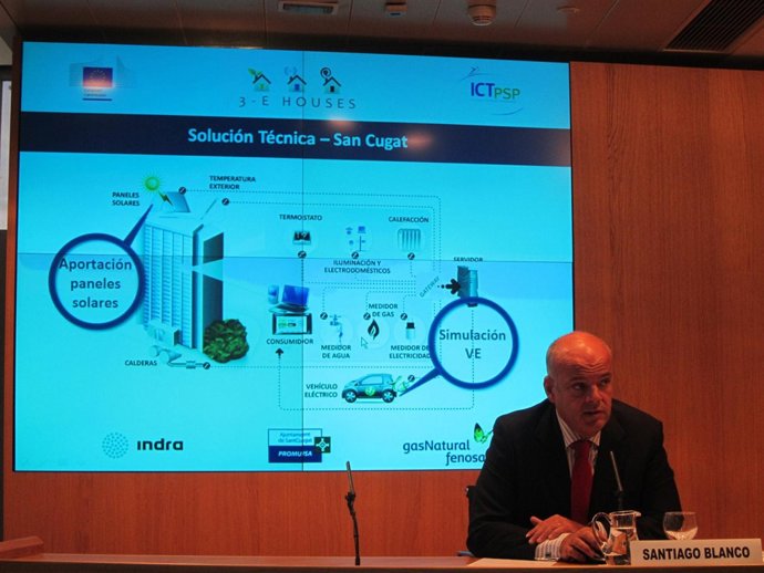 Santiago Blanco durante la presentación de los resultados del 3e-houses
