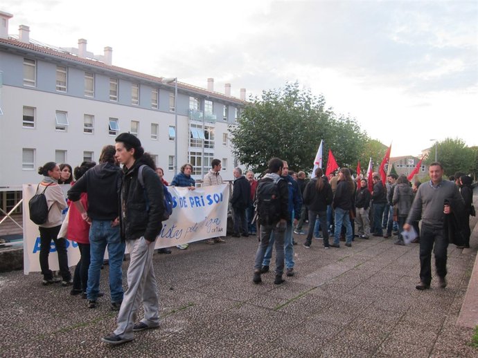 Protesta ante el inicio del juicio a los doce indepentendistas en Santiago
