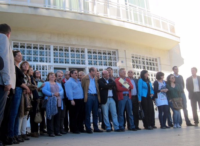 Hidalgo, en el centro con chaqueta marrón, con otros alcaldes del PSOE en Jaén.