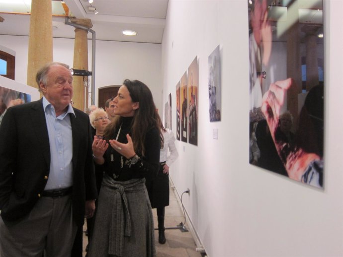 Lerner, durante la visita a la exposición.
